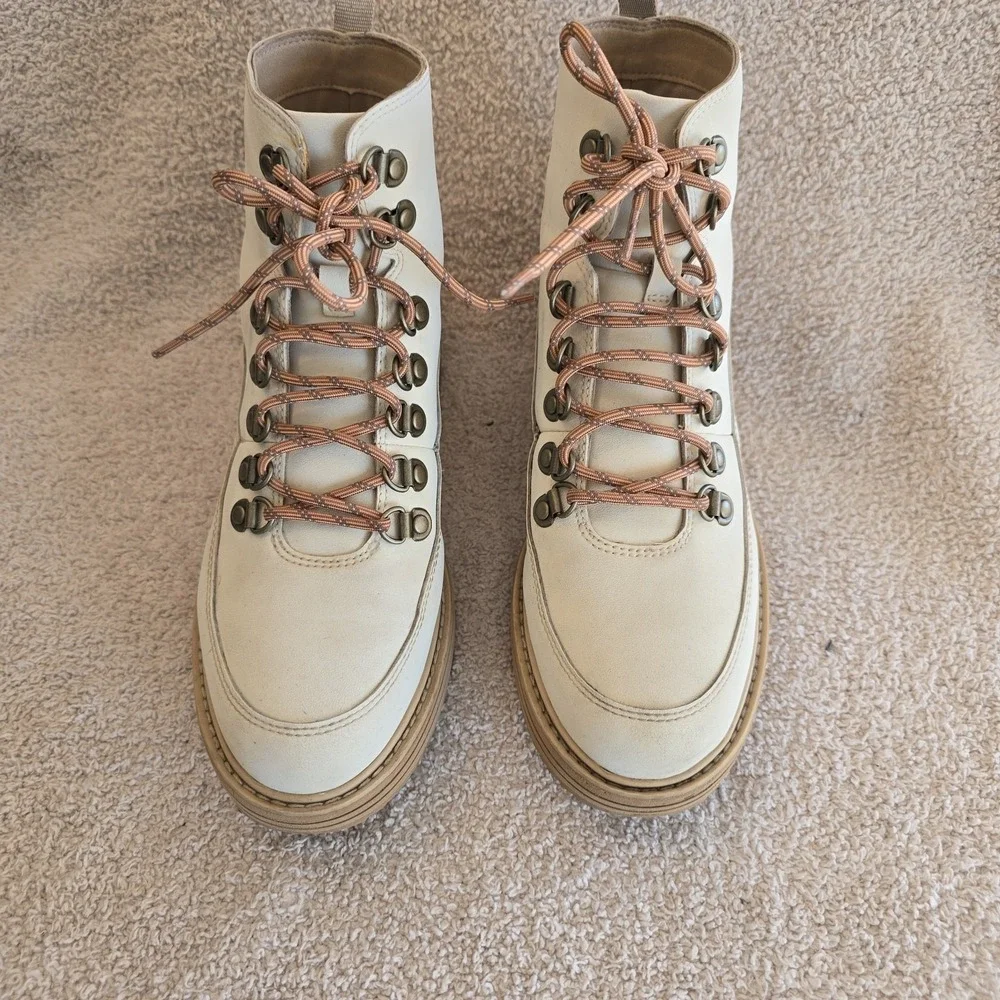 Teva Women's Midform‎ Boots In White Swan Colorway Size 8 Water Resistant